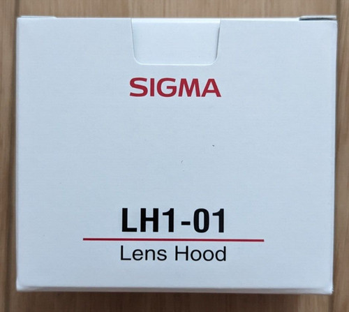 Official new sigma - lens, hood